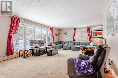 219 Pescod Avenue, Cornwall, ON - Indoor Photo Showing Living Room