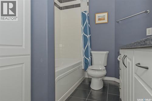 805 1901 Victoria Avenue, Regina, SK - Indoor Photo Showing Bathroom