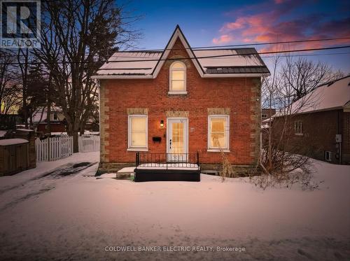 118 CEDAR STREET  Whitby (Downtown Whitby), ON L1N 2P1