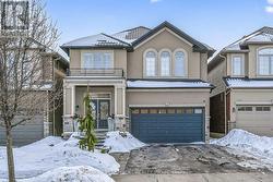 8 CHARTWELL CIRCLE  Hamilton, ON L9A 0B6