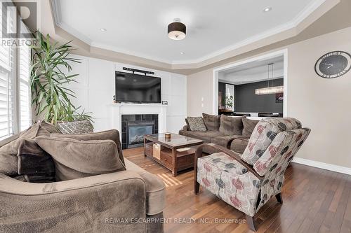 8 Chartwell Circle, Hamilton, ON - Indoor Photo Showing Living Room With Fireplace