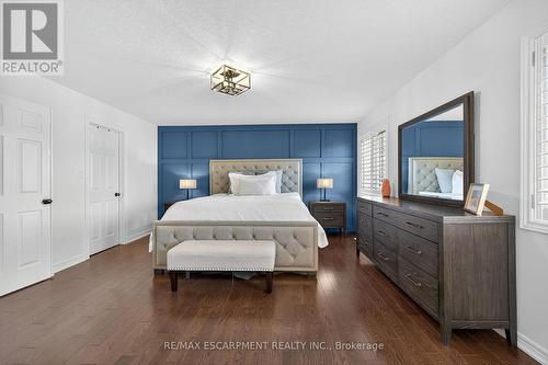 8 Chartwell Circle, Hamilton, ON - Indoor Photo Showing Bedroom
