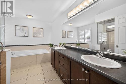 8 Chartwell Circle, Hamilton, ON - Indoor Photo Showing Bathroom