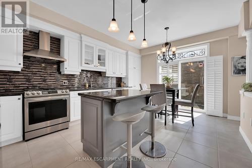 8 Chartwell Circle, Hamilton, ON - Indoor Photo Showing Kitchen With Upgraded Kitchen
