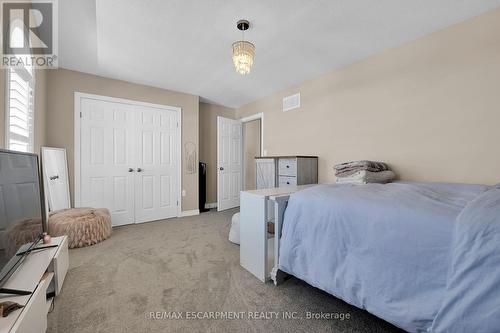 8 Chartwell Circle, Hamilton, ON - Indoor Photo Showing Bedroom