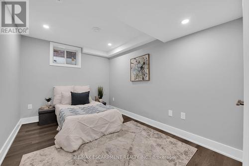 8 Chartwell Circle, Hamilton, ON - Indoor Photo Showing Bedroom