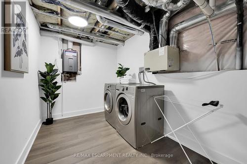 8 Chartwell Circle, Hamilton, ON - Indoor Photo Showing Laundry Room