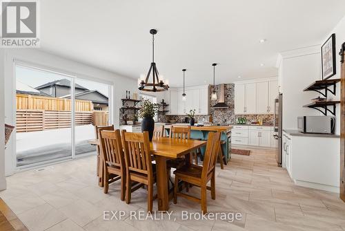 157 Ridgeview Drive, Mapleton, ON - Indoor Photo Showing Dining Room