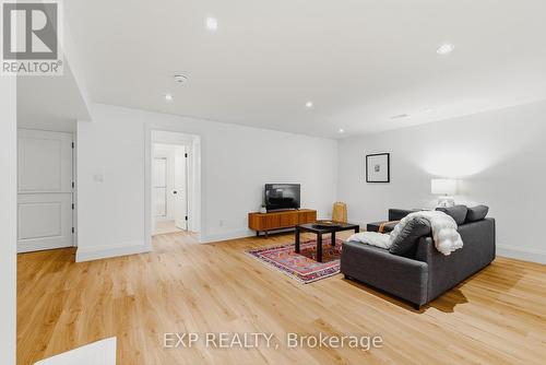 157 Ridgeview Drive, Mapleton, ON - Indoor Photo Showing Living Room