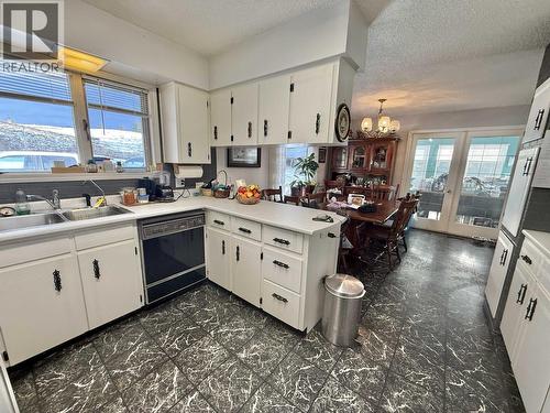 4793 S 97 Highway, Quesnel, BC - Indoor Photo Showing Kitchen With Double Sink