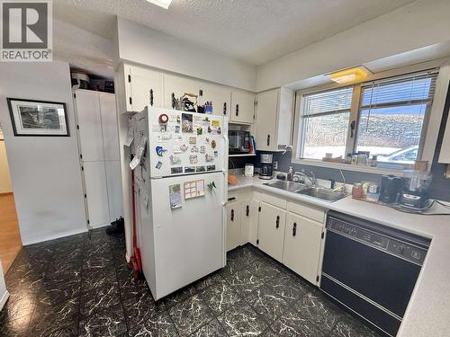 4793 S 97 Highway, Quesnel, BC - Indoor Photo Showing Kitchen With Double Sink