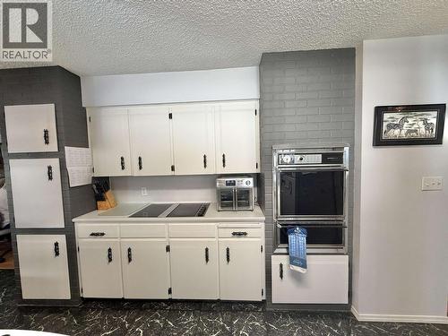 4793 S 97 Highway, Quesnel, BC - Indoor Photo Showing Kitchen