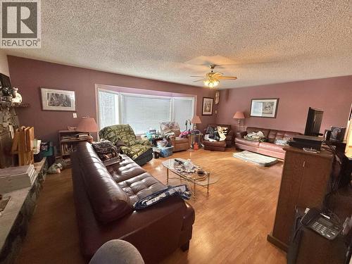 4793 S 97 Highway, Quesnel, BC - Indoor Photo Showing Living Room