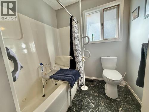 4793 S 97 Highway, Quesnel, BC - Indoor Photo Showing Bathroom