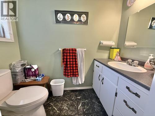 4793 S 97 Highway, Quesnel, BC - Indoor Photo Showing Bathroom