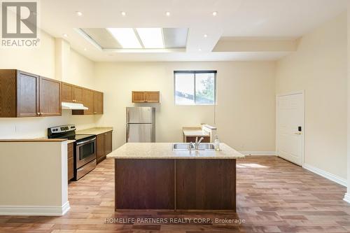 7930 Kipling Avenue, Vaughan, ON - Indoor Photo Showing Kitchen