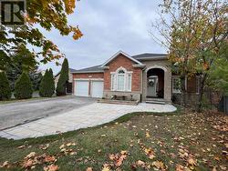 38 HURST DRIVE  Barrie, ON L4N 9K3