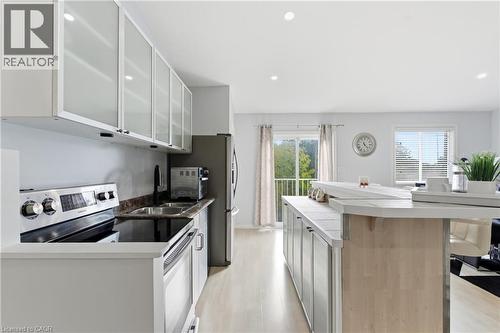 5372 Spruce Avenue, Burlington, ON - Indoor Photo Showing Kitchen
