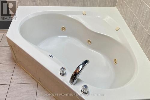 48 Patrick Drive S, Barrie, ON - Indoor Photo Showing Bathroom