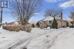 22 CHAPPEL HILL ROAD  Toronto, ON M3M 1M2