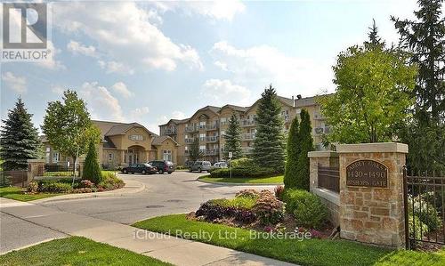 104 - 1470 BISHOPS GATE  Oakville, ON L6M 4N2