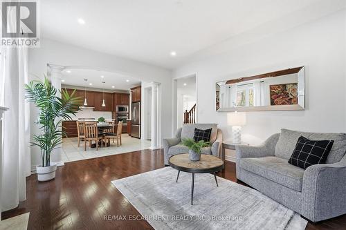 3071 Jenn Avenue, Burlington, ON - Indoor Photo Showing Living Room