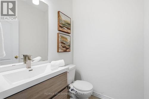 3071 Jenn Avenue, Burlington, ON - Indoor Photo Showing Bathroom