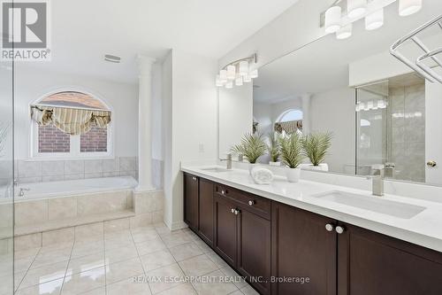 3071 Jenn Avenue, Burlington, ON - Indoor Photo Showing Bathroom