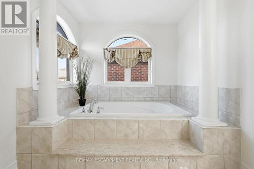 3071 Jenn Avenue, Burlington, ON - Indoor Photo Showing Bathroom