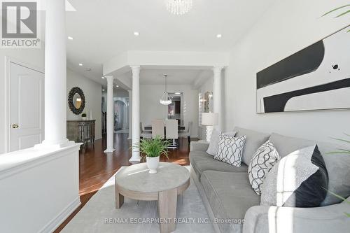 3071 Jenn Avenue, Burlington, ON - Indoor Photo Showing Living Room