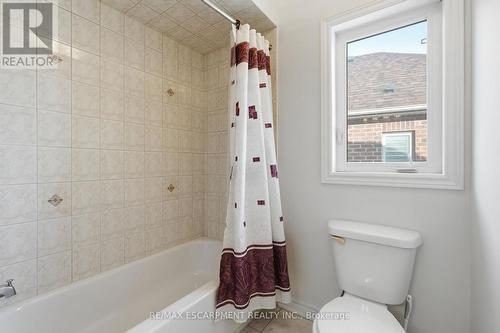 3071 Jenn Avenue, Burlington, ON - Indoor Photo Showing Bathroom