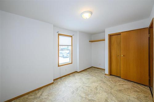 103 Sandale Drive, Winnipeg, MB - Indoor Photo Showing Other Room