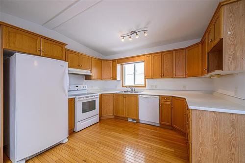 103 Sandale Drive, Winnipeg, MB - Indoor Photo Showing Kitchen With Double Sink