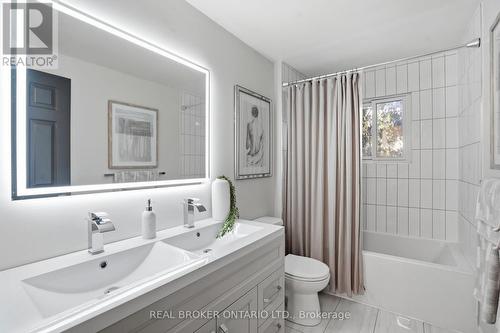 14 Basin Crescent, Hamilton, ON - Indoor Photo Showing Bathroom