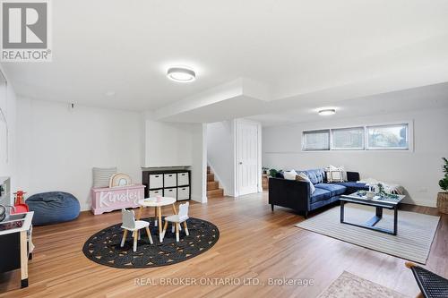 14 Basin Crescent, Hamilton, ON - Indoor Photo Showing Living Room