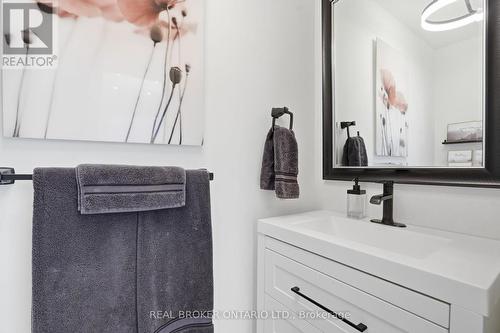 14 Basin Crescent, Hamilton, ON - Indoor Photo Showing Bathroom