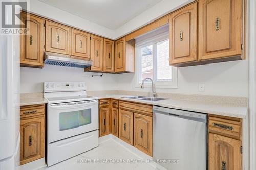 319 Hillside Drive, Mississauga, ON - Indoor Photo Showing Kitchen With Double Sink