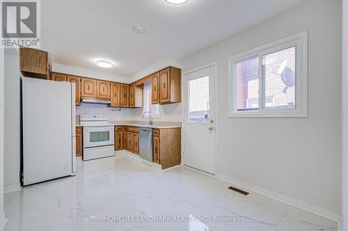 319 Hillside Drive, Mississauga, ON - Indoor Photo Showing Kitchen