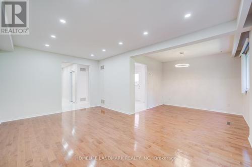 319 Hillside Drive, Mississauga, ON - Indoor Photo Showing Other Room