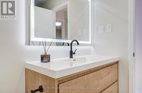 319 Hillside Drive, Mississauga, ON - Indoor Photo Showing Bathroom