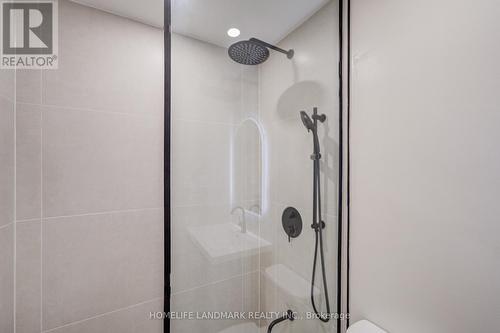 319 Hillside Drive, Mississauga, ON - Indoor Photo Showing Bathroom
