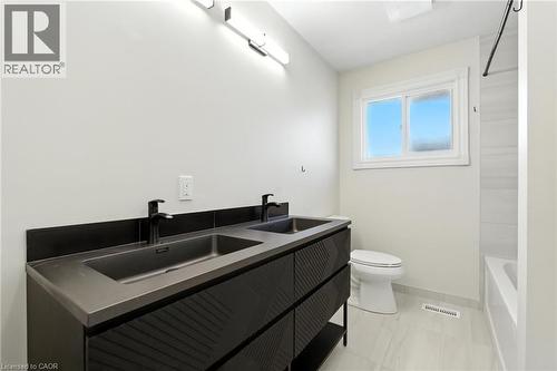 Unit A - 929 Upper Ottawa Street, Hamilton, ON - Indoor Photo Showing Bathroom