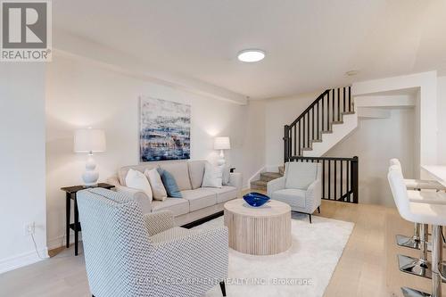 628 Garibaldi Common, Burlington, ON - Indoor Photo Showing Living Room