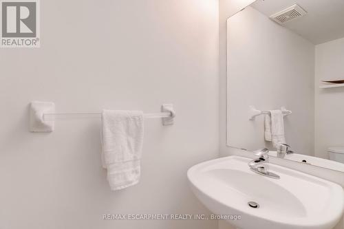 628 Garibaldi Common, Burlington, ON - Indoor Photo Showing Bathroom