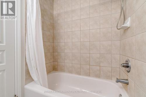 628 Garibaldi Common, Burlington, ON - Indoor Photo Showing Bathroom