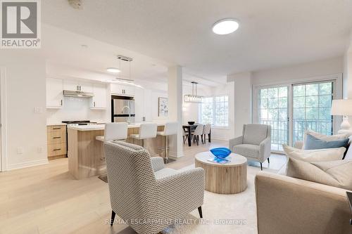 628 Garibaldi Common, Burlington, ON - Indoor Photo Showing Living Room