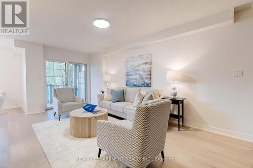 628 Garibaldi Common, Burlington, ON - Indoor Photo Showing Living Room