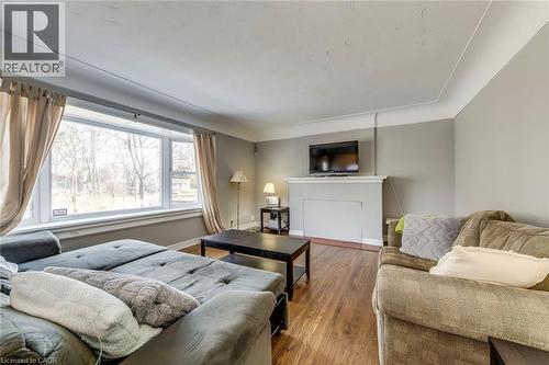 Living area with wood finished floors and baseboards - 142 Ewen Road, Hamilton, ON - Indoor Photo Showing Living Room