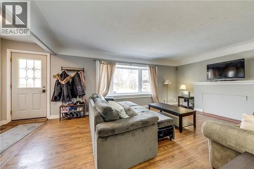 Living area featuring baseboards and wood finished floors - 142 Ewen Road, Hamilton, ON - Indoor Photo Showing Other Room