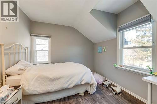 Bedroom featuring lofted ceiling and wood finished floors - 142 Ewen Road, Hamilton, ON - Indoor Photo Showing Bedroom